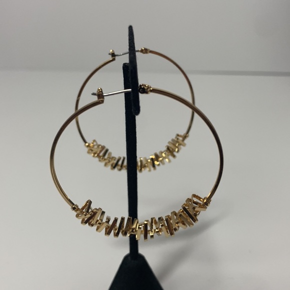 Nine West Womens Gold Tone Beyonce Selena Gomez Style Hoop Wife Gift Earrings A4 - Picture 3 of 8